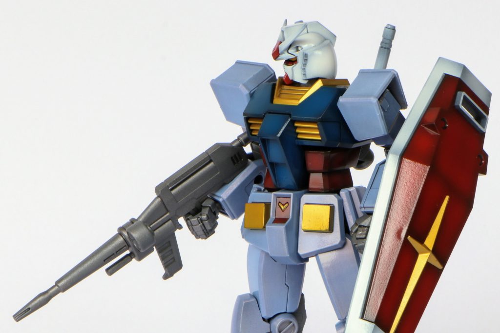 当初は富野監督の初期設定である銀色のガンダムを作りたかったのですが、なんやかんやありましてこの色に行き着きました。