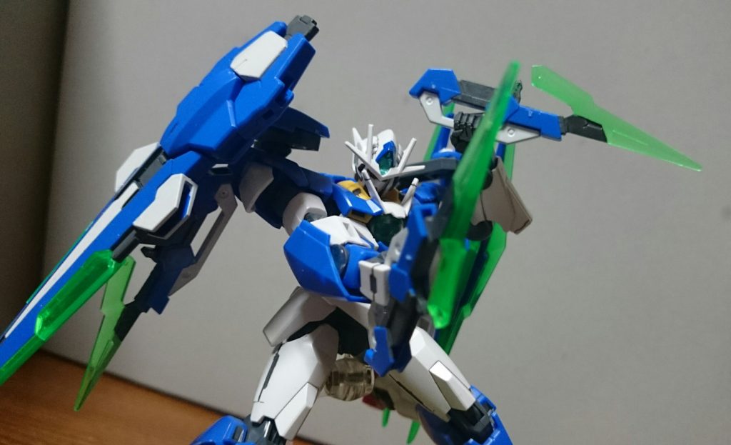 ・GNガンブレイドダガー形態に