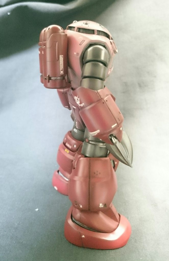 爪も研いで鋭くしてます。腕と脚にはメッシュパイプを通してみました。