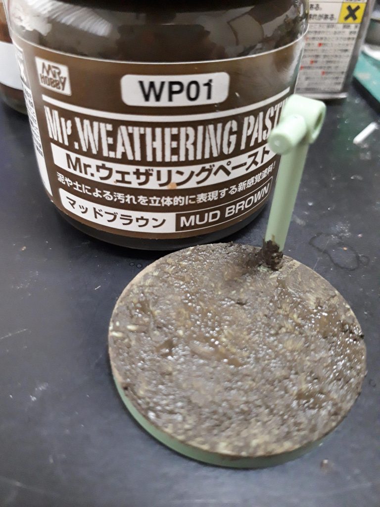 土台をマッドブラウンで