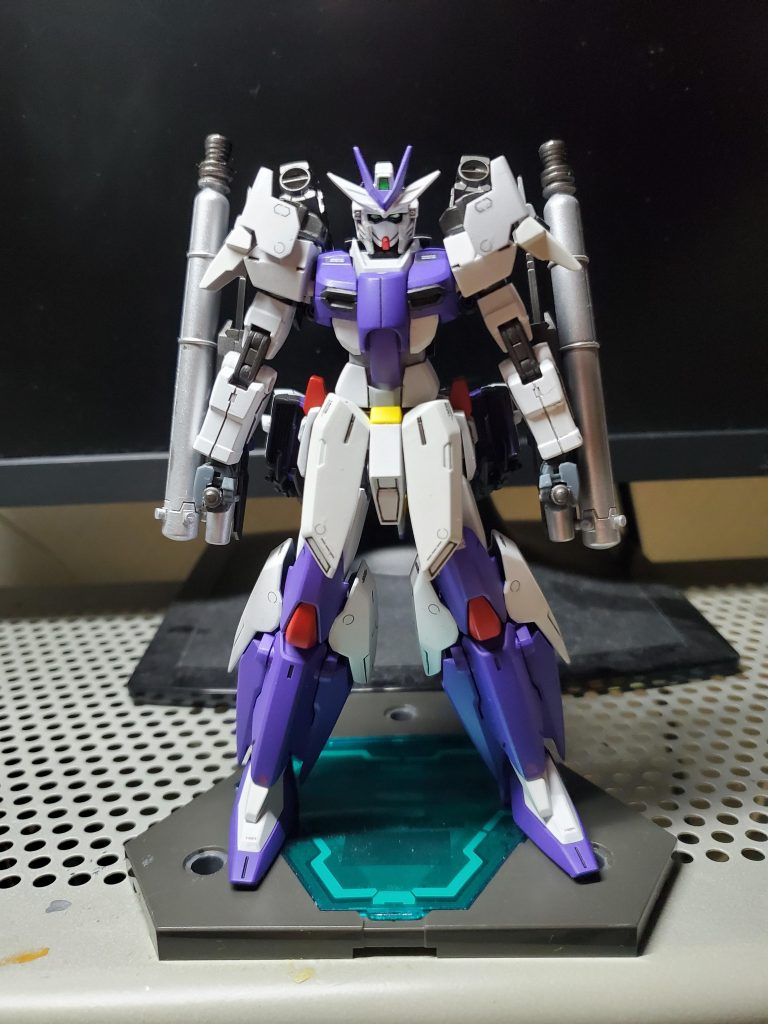 通常形態はこんな感じ。ベース機体はガードフレームとテルティウムですが、できるだけオリジナリティを出すために、ベース機体を分からないよう30mmやほかの期待から色々なパーツを持ってきてます。