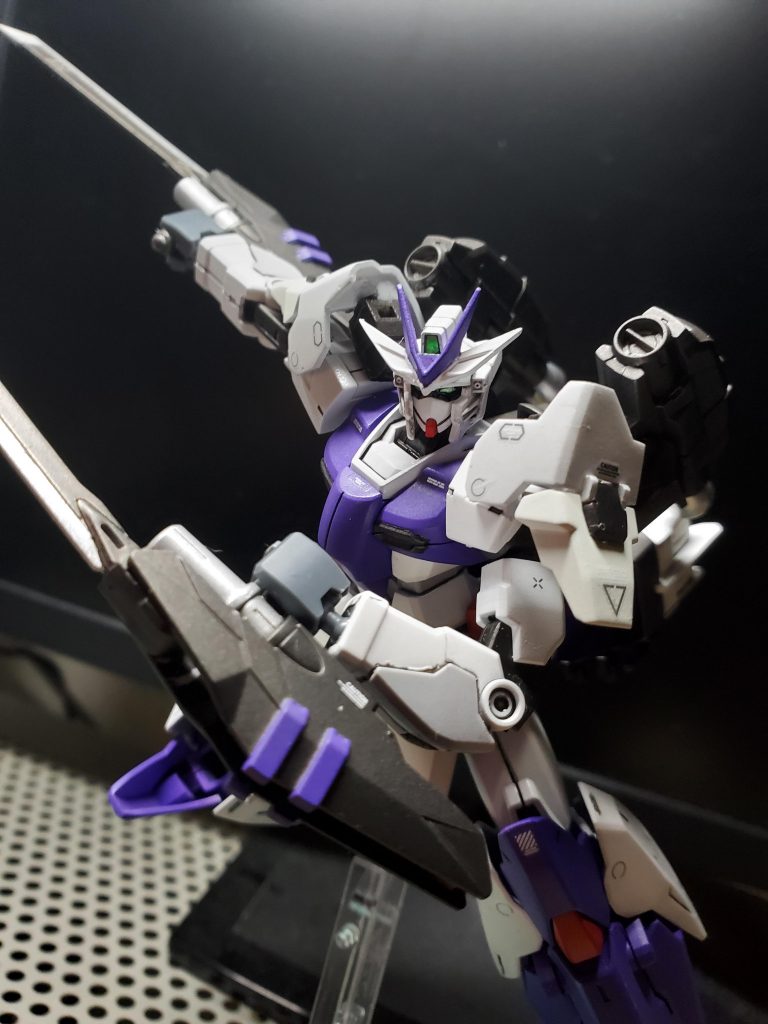 トンファーからブレードを展開するとこんな感じ。