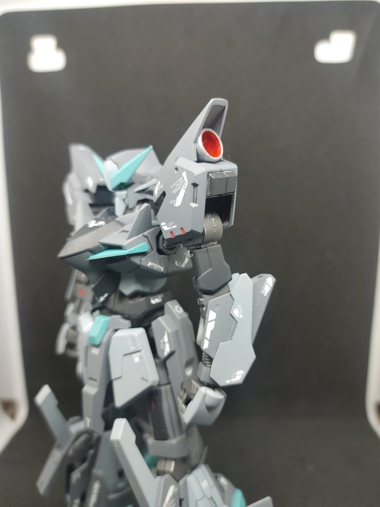 各部にバーニアを増設し高機動であることをアピールしています