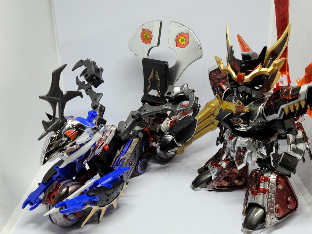 前回の董卓プロヴィデンスザク(https://gumpla.jp/sd/692753)とこいつ用のバイクとして作りました。(なのでマフラーに董卓のパーツ)が、サイズがかなり厳しい…