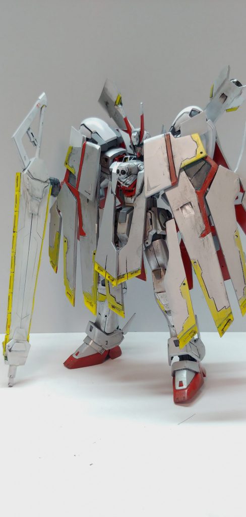 元々は長谷川先生風のクロスボーンガンダムにしようと思っていたのですが、パーツがなくなったりしたので俺風にしました。