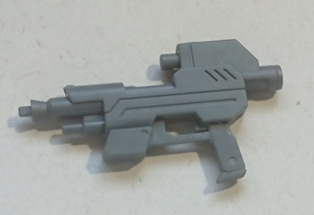 前述の通りカービンのトリガーガードは適当なランナータグを切り貼りして欠損部分を整形