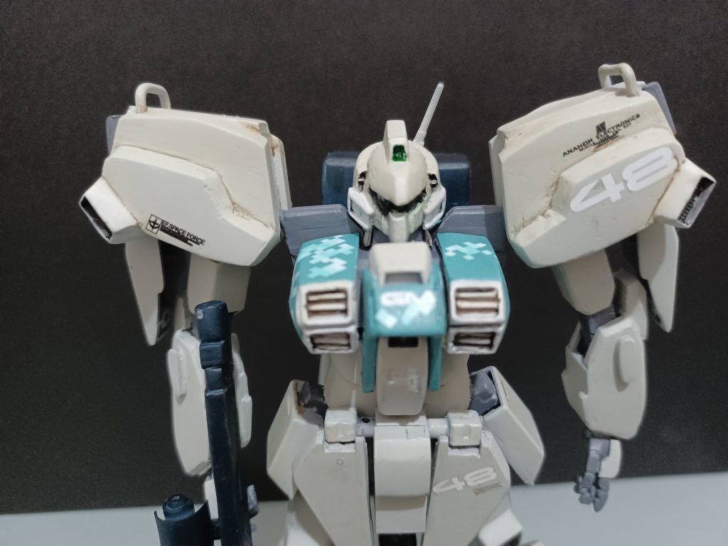 当時のモデルグラフィックス誌の記事とセンチネルのムック本を参考にしてるので最近のrobot魂版と比べシンプルな造形になっております。