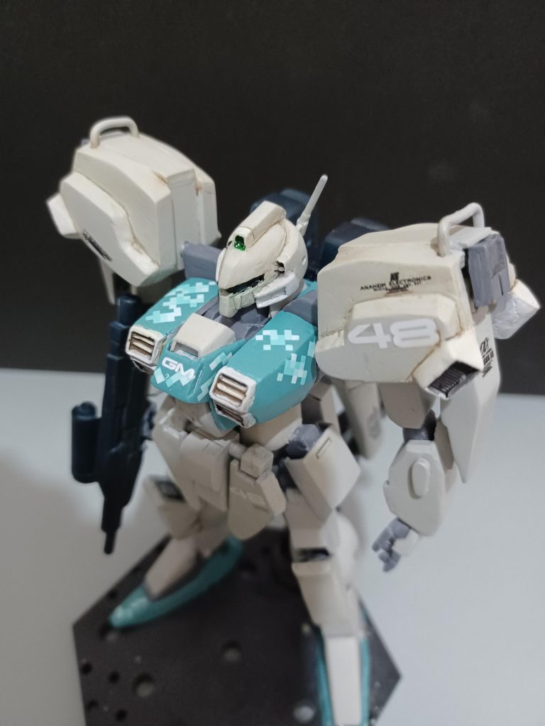 量産機なのでデカールは少な目にして代わりにハイキューパーツさんのピクセル迷彩デカールを貼っております。