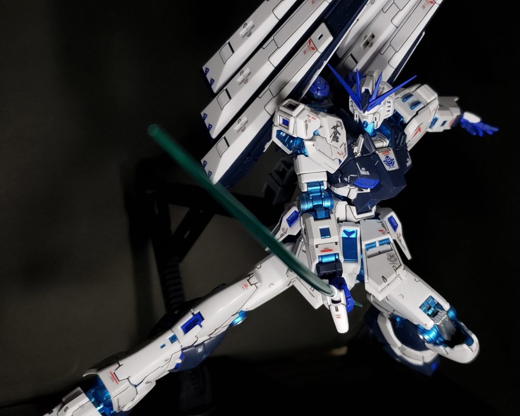 サーベルを構えて