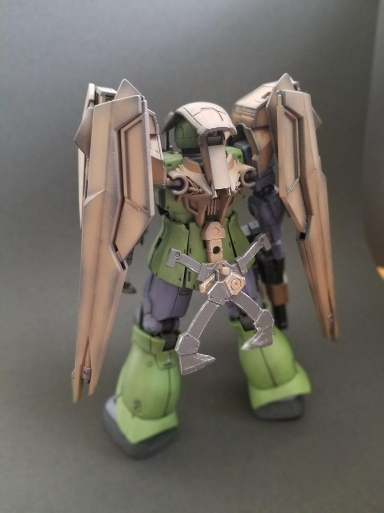 背面武器は2連ショットガンと腰のナイフ2本とローブバスターだけです。