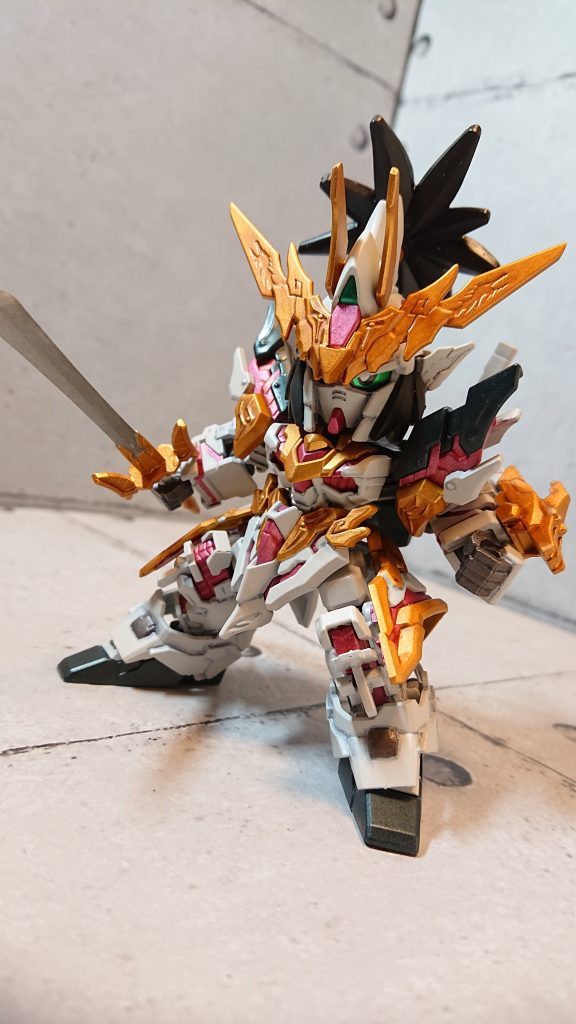 今回はバッチリ膝可動あります。が、SDだと膝曲がってもあんまり変わり映えしないですね。