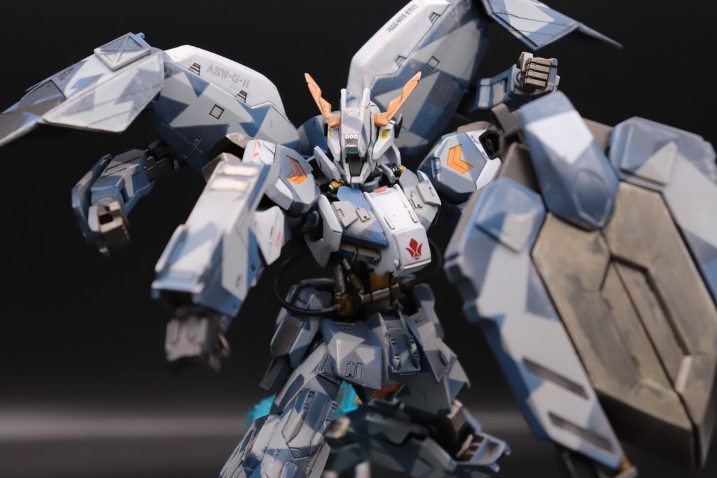 サフアームが格闘や武器の保持などで色々な表現が出来ます。