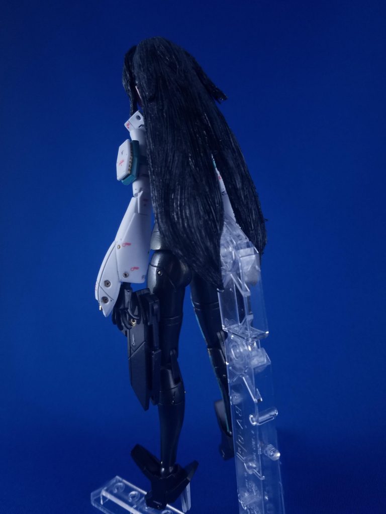 髪の毛もヒートペンで質感を変えました