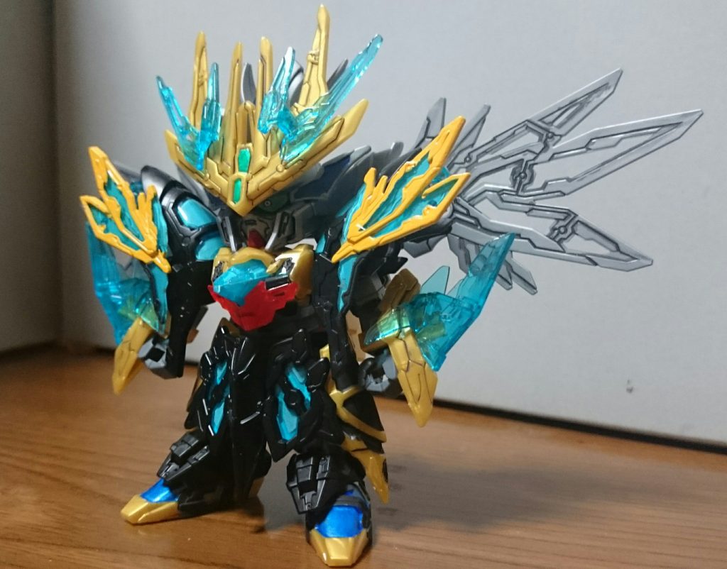 ・天覇 曹操ウイングガンダム曹操ウイングガンダムのパワーアップ形態?っス。…………パワーアップでいいのかな闇墜ちな気も…天覇は通常曹操に一部パーツを追加&カラーリング変更という内容で、今回以前つくった曹操ウイングガンダムをベースに楽してつくったので、NotドMっス。例によってゴールド部分はイエロー塗装