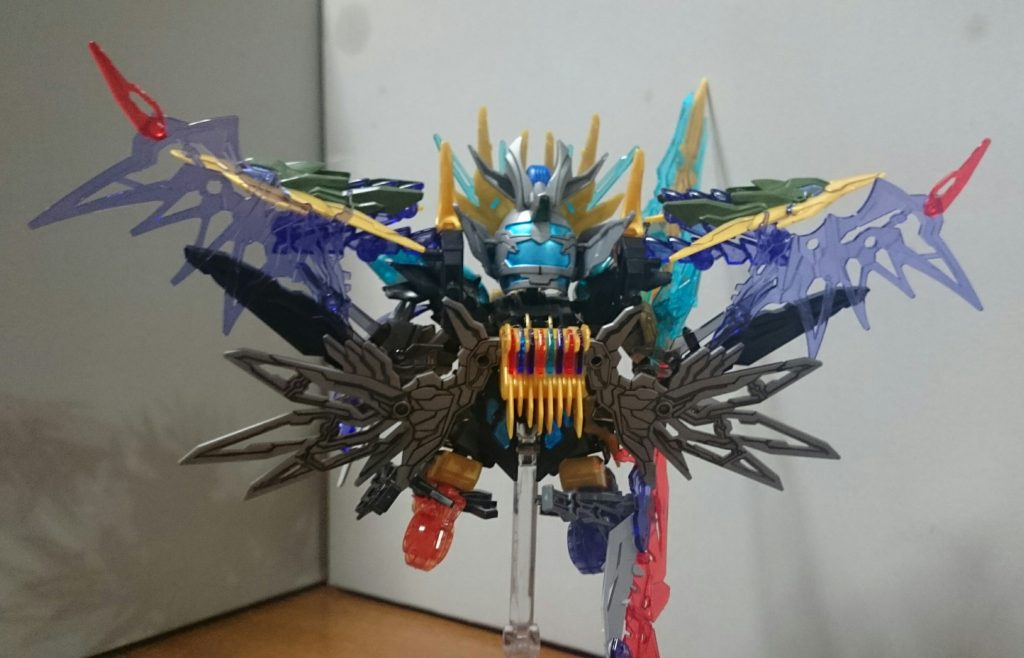 ・合体・背面背中には社員たちのメモリが!すごくカラフルっスね。一部色被ってるけど!