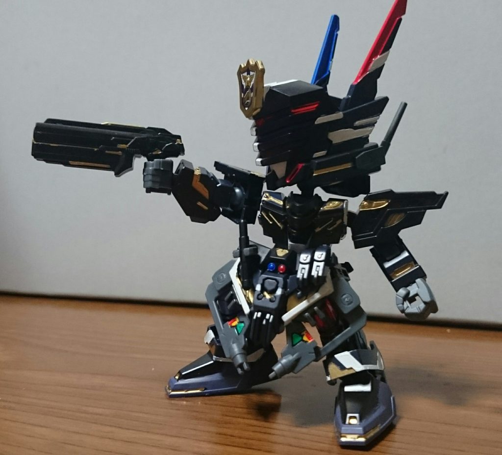 ・EXT-マグナムLB腰にマウントしてる拳銃っス。ギミックは特になし