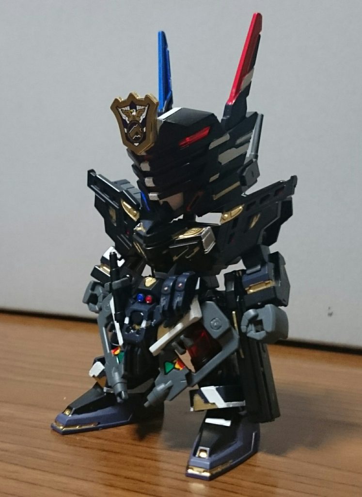 ・サージェントヴェルデバスターガンダム演者はヴェルデバスターっスね。塗装箇所は……・レッド…頭部、肩等・ブルー……頭部、肩等・ゴールド……全身至る所・ホワイト……あちらこちら頭部バイザーのエンブレムは流石にシールを使ったっス。あれは爪楊枝でもムリ