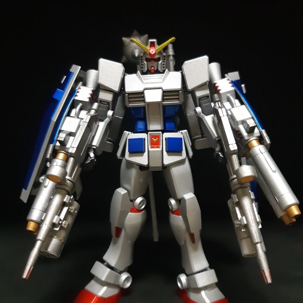 「SK」からSilverKnightの名前を思いつき、ナイトガンダム風のカラーリングにしました。その後ちょこちょこ赤や金色を足したので、結局ナイト要素は銀色だけです。