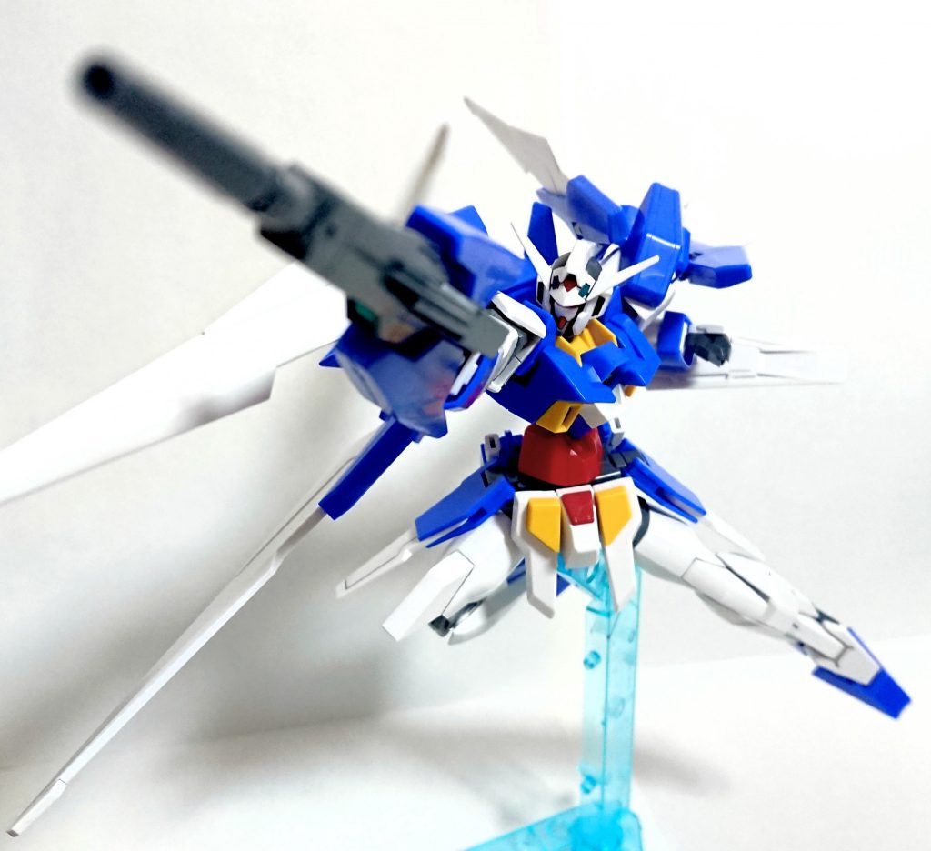 毎回のごとくガンプラを組み立てた後の撮影で、必ずと言っていいほど射撃ポーズをさせています。個人的には射撃ポーズがかなりお気に入り