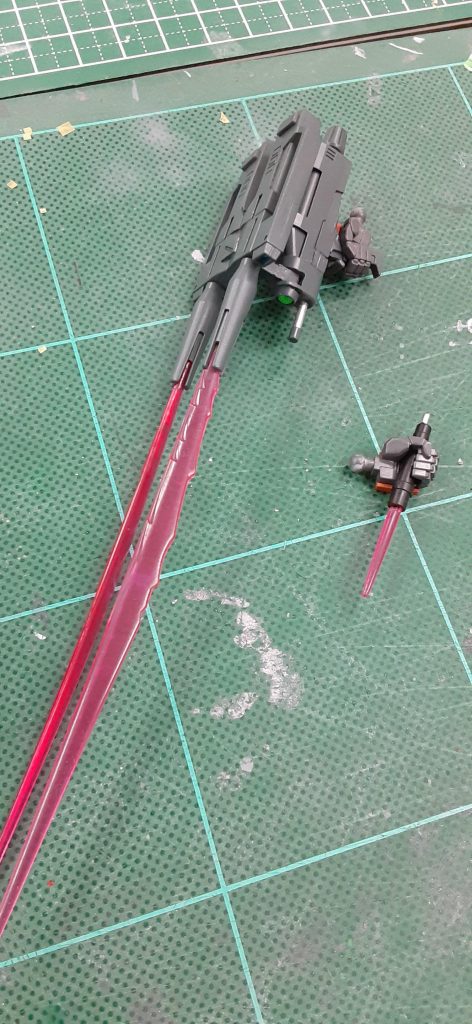 サーベル発信部分はHG νガンダムのを拝借しました。