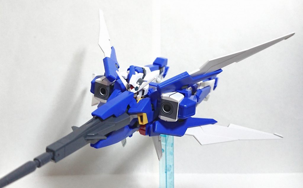 私は可変出来る機体はかなり好きで、HGのZガンダムから始まってHGウィングガンダムゼロ(TV版)などのこういった可変状態にすごくロマンを感じています。ダブルバレットの方も欲しかったのですが、値段がちょっとばかり高かったので断念、再販が来ることを祈ってます。ということで初投稿でした。癖で長文気味になりましたが、ありがとうございました。(※ご指摘頂いてストライダー形態の腕を直した写真を更新しました、ありがとうございます。)