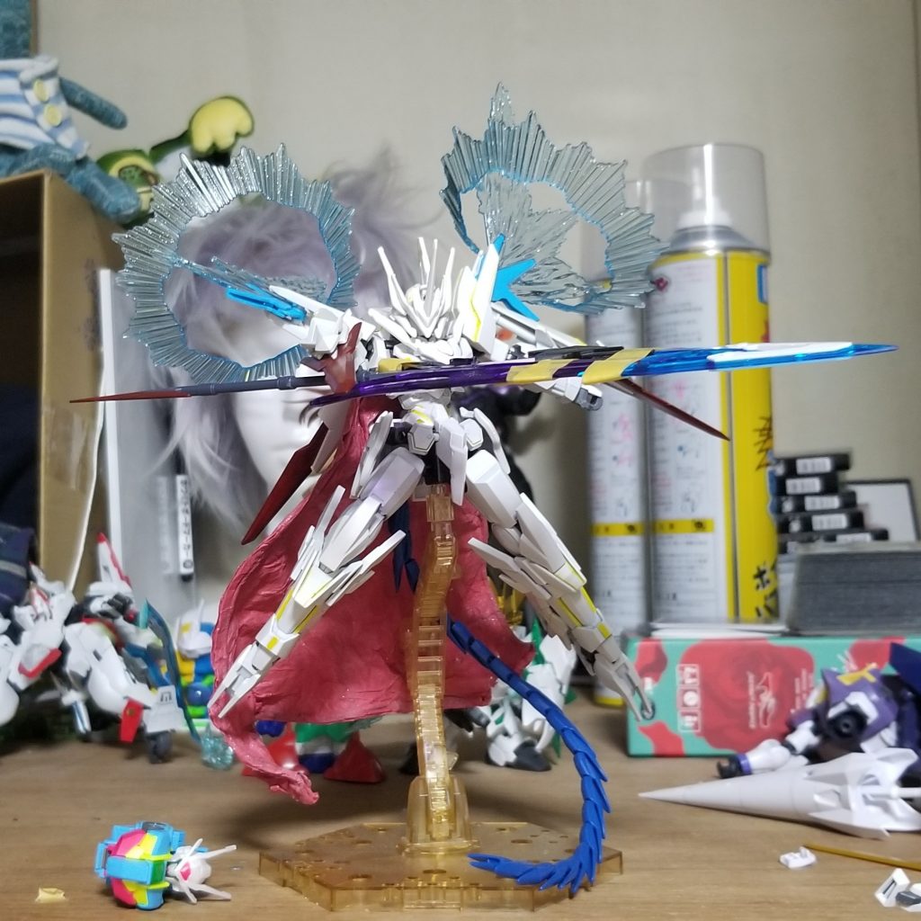 でっかい剣にマントと翼、最高ですね！