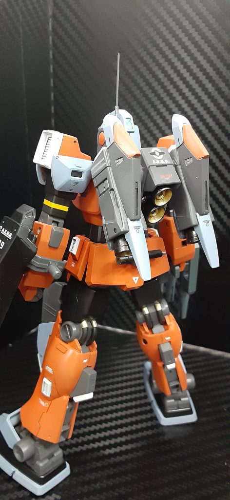 高機動を実現する強化バックパックふくらはぎにもスラスター追加です