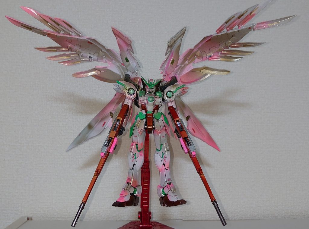 バスターライフルはゴールドを噴いてからメタルレッドを噴いて錆びっぽくしました