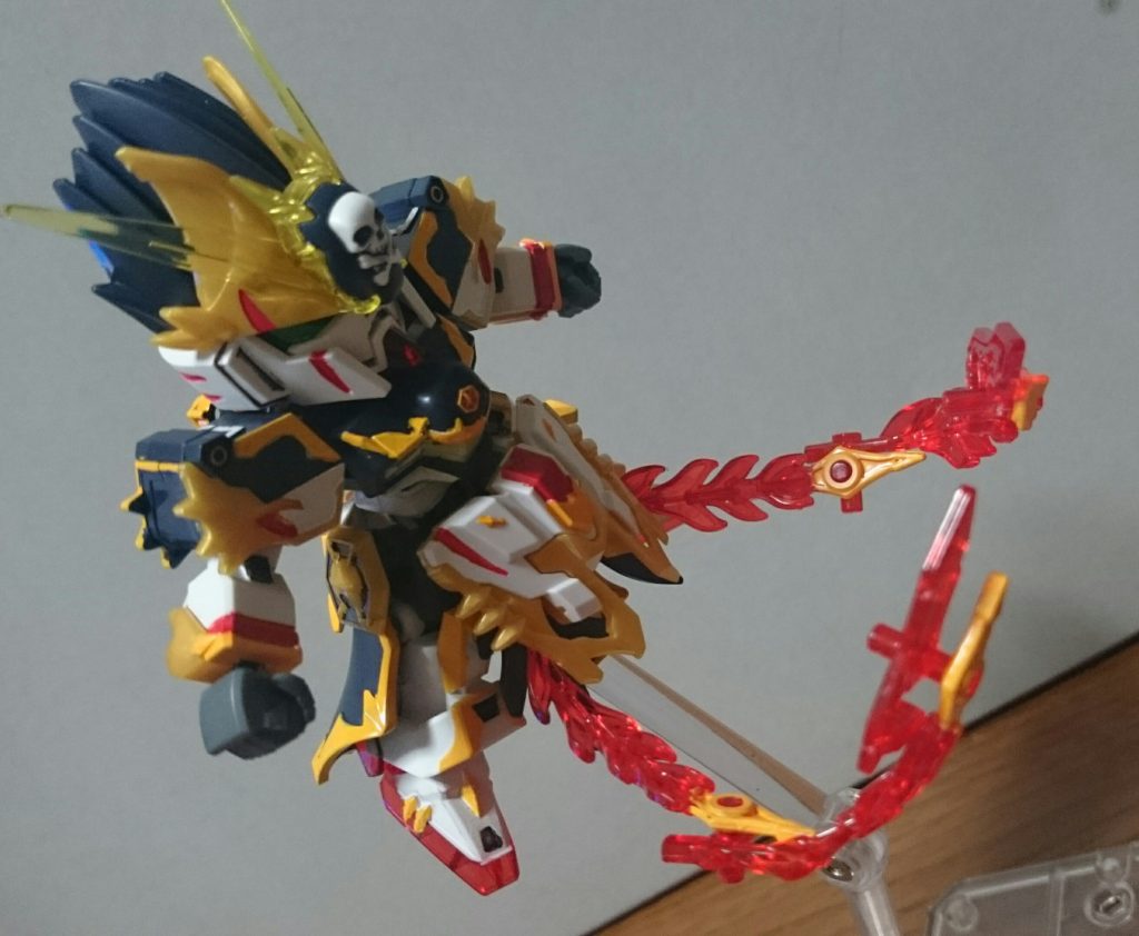 エフェクトを片側ふたつずつ使用すればその分長くはなるけど、元が湾曲状の形状だからその分沿っちゃう