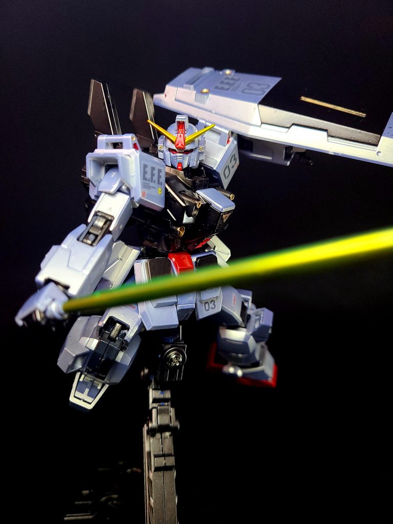 ビーム・サーベル連邦軍MSの一般的な兵装。原型機である陸戦型ガンダムと同様、脚部に格納される