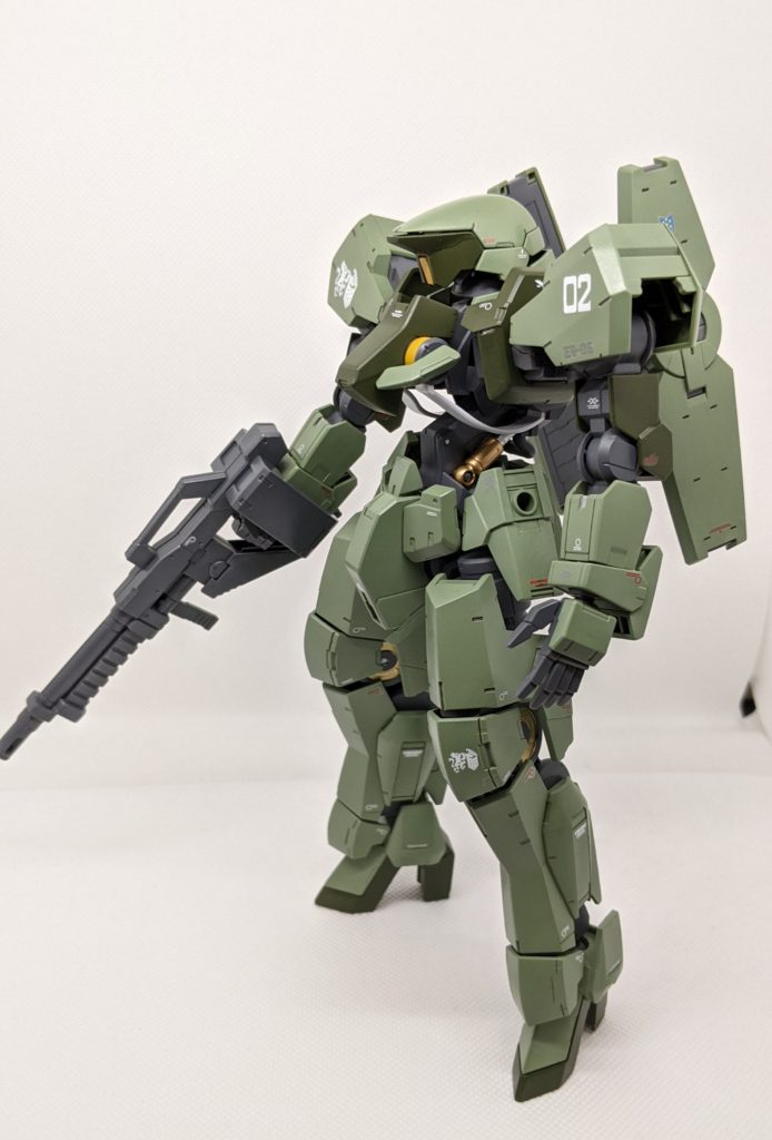 宇宙用のほうが好きなので宇宙用で作成しております。カラーは悩みましたが通常のザクっぽいカラーに。