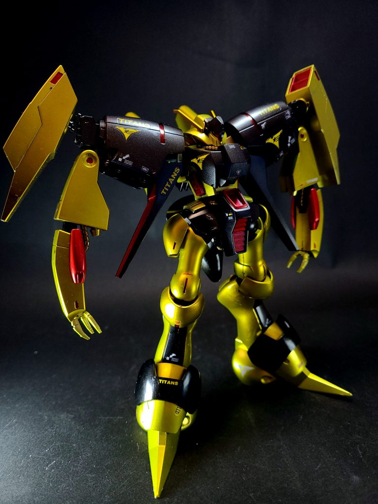 また、本機は大気圏外から降下する敵機に対する高々度迎撃機としても設計されている