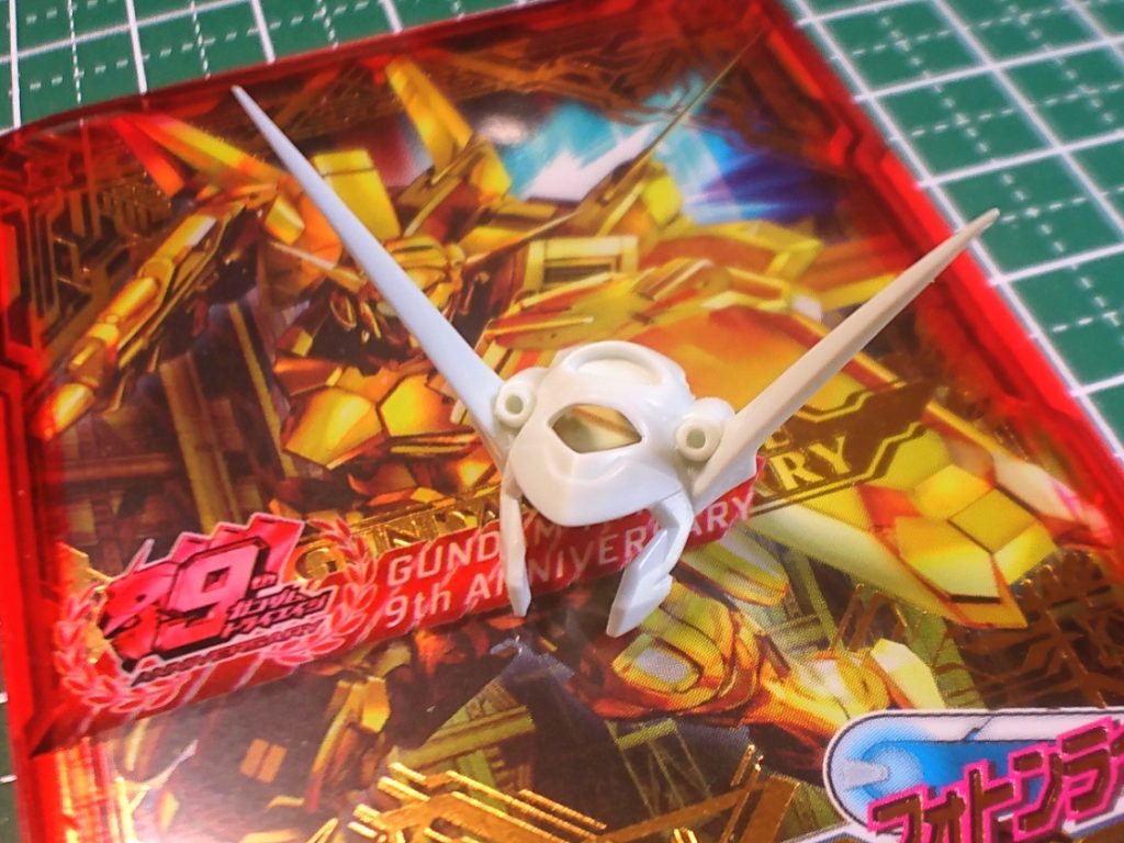 スタイル変更は無しのストレート組みです。頭部アンテナ、大気圏パック翼部は尖らせました。