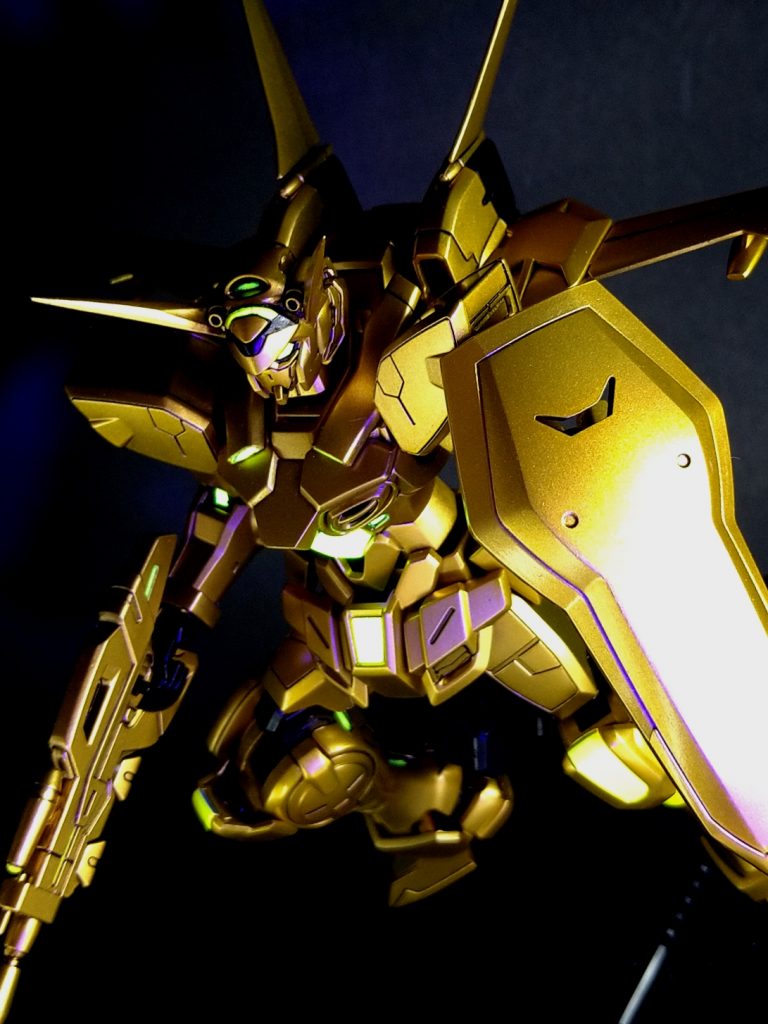 メインの写真より照明の光量を上げて撮影したバージョンになります。フォトンバッテリー発光部分とカメラ系は蛍光塗料を使用しました。