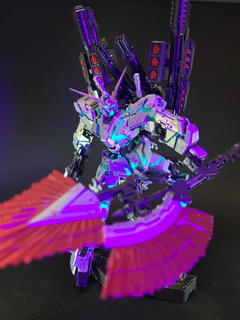 3連装対艦ミサイル・ランチャーハイパー・バズーカの側面に2基を装備する。弾頭自体にセンサーが組み込まれており、高い命中精度を誇る[63]。ハンド・グレネード・ユニットとの一斉射で、バンシィ・ノルンに対して厚い弾幕を形成したが、同じく有効な直撃弾は与えられないまま打ち切りとなり、そのままパージされた。