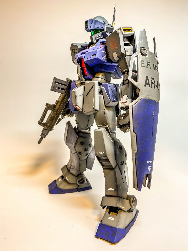 設定通りの白と青のヒロイックな色味も良いのですが、何となくグレーの印象が強かったのでこんなん感じに。