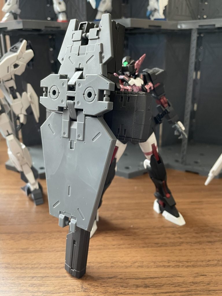 シールドを追加したのは割と最近です。30MMの大型シールドを取り付けてみたら、思いの外似合ったので、即採用しました（笑）