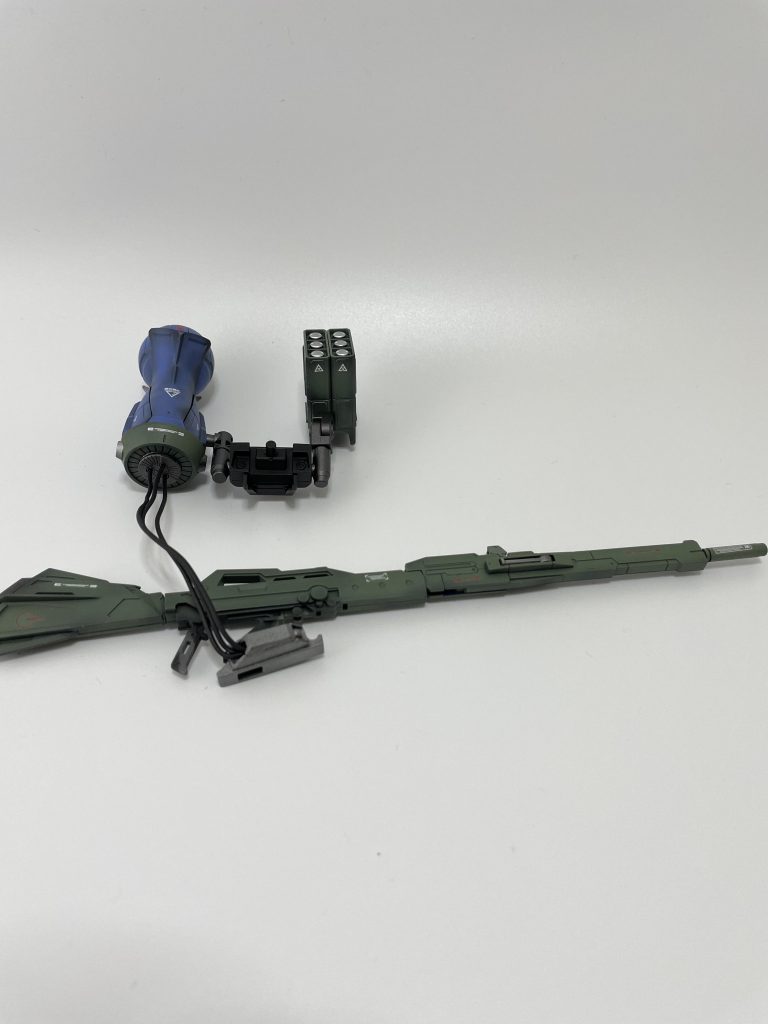 シュートストライカーパックビームスナイパーライフルと大容量エネルギータンク、ミサイルポッドから構成される超長距離射撃専用ストライカーパック。ライフルは雑誌付録のムーンガンダム対応ロングライフルを基部にRGエクシアRⅢとMGフリーダムのパーツを使用。エネルギータンクはREハンマ・ハンマ、ミサイルポッドはバトルアームアームズ。