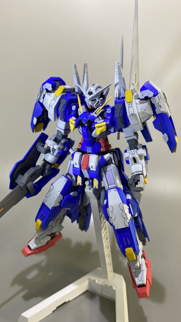 キット全体にスジボリ、切り出しプラ板の貼り付けを行なっています