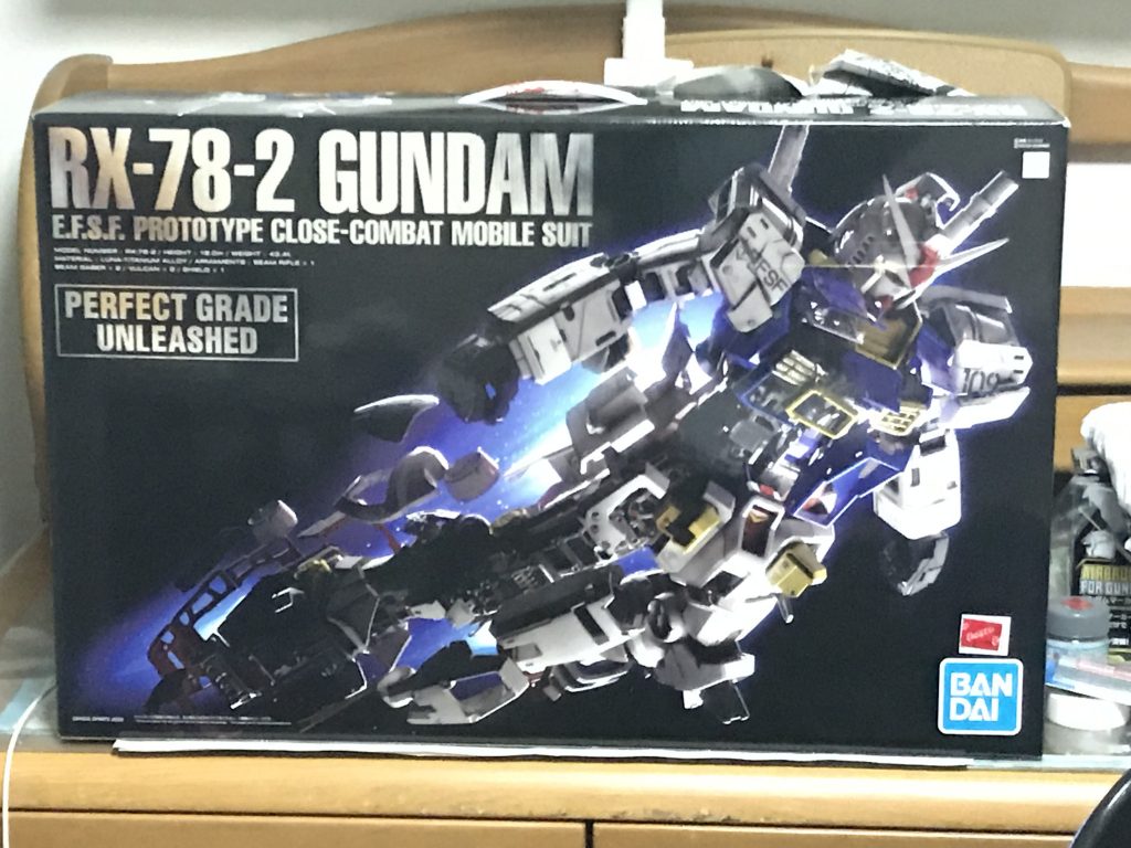 νガンダムのパーツは全部なんとか、洗浄仕切って組み立てましたが、先日買ったPGUガンダム、これ多分…ランナー数50枚はありますよ……全パーツ洗浄なんて…無理です!友達呼んで手伝ってもらわないと(;´Д`)