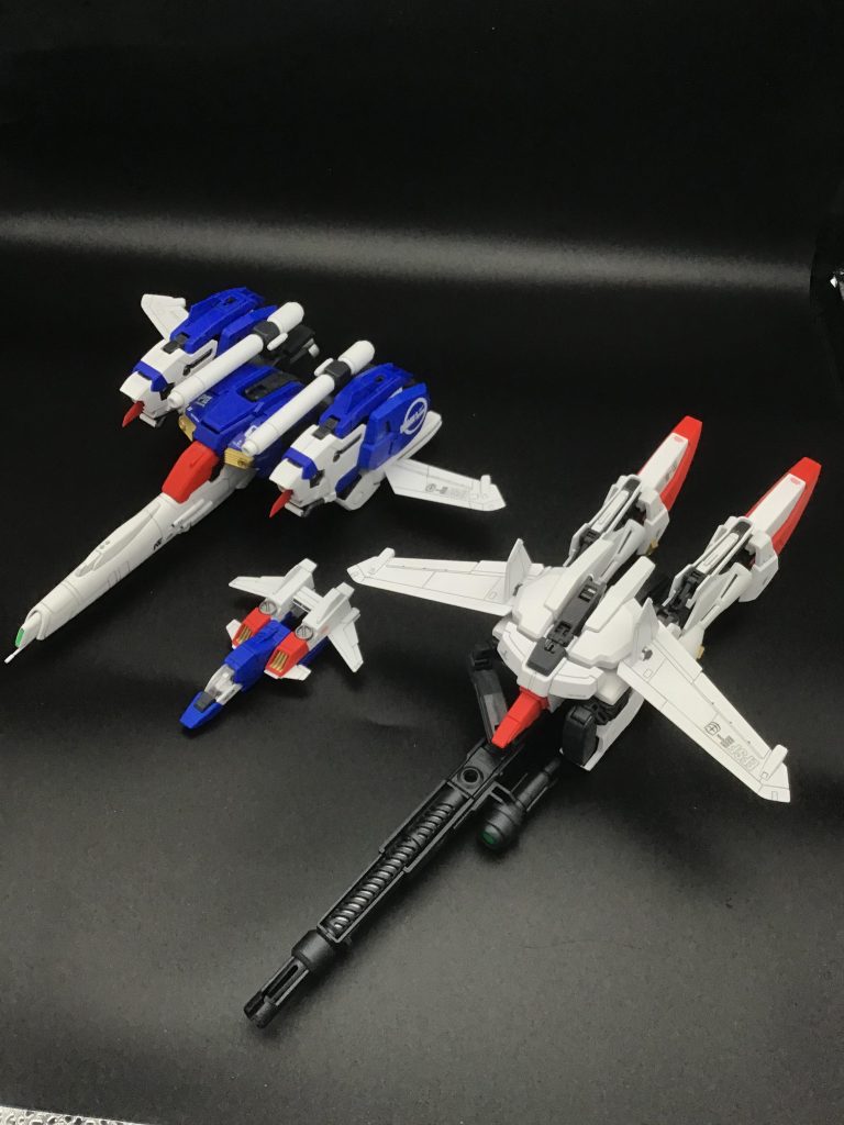 分離形態で。MS形態用の胴ブロックも付くので、そちらを使えば剛性もバッチリでした!