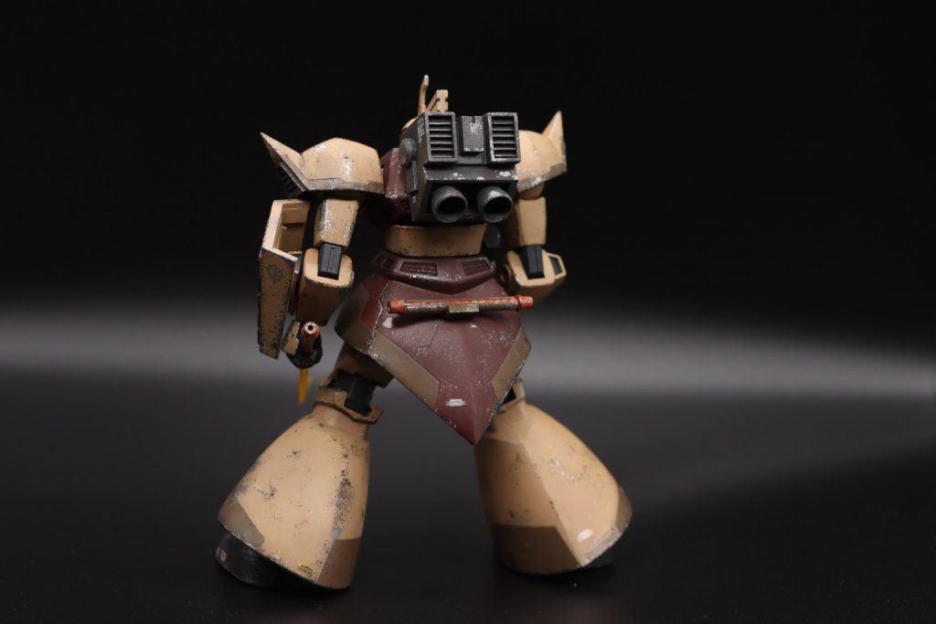 後ろから実は足の合わせ目消え切っていなかったり、塗り分け失敗してるところを結構汚しで誤魔化してます