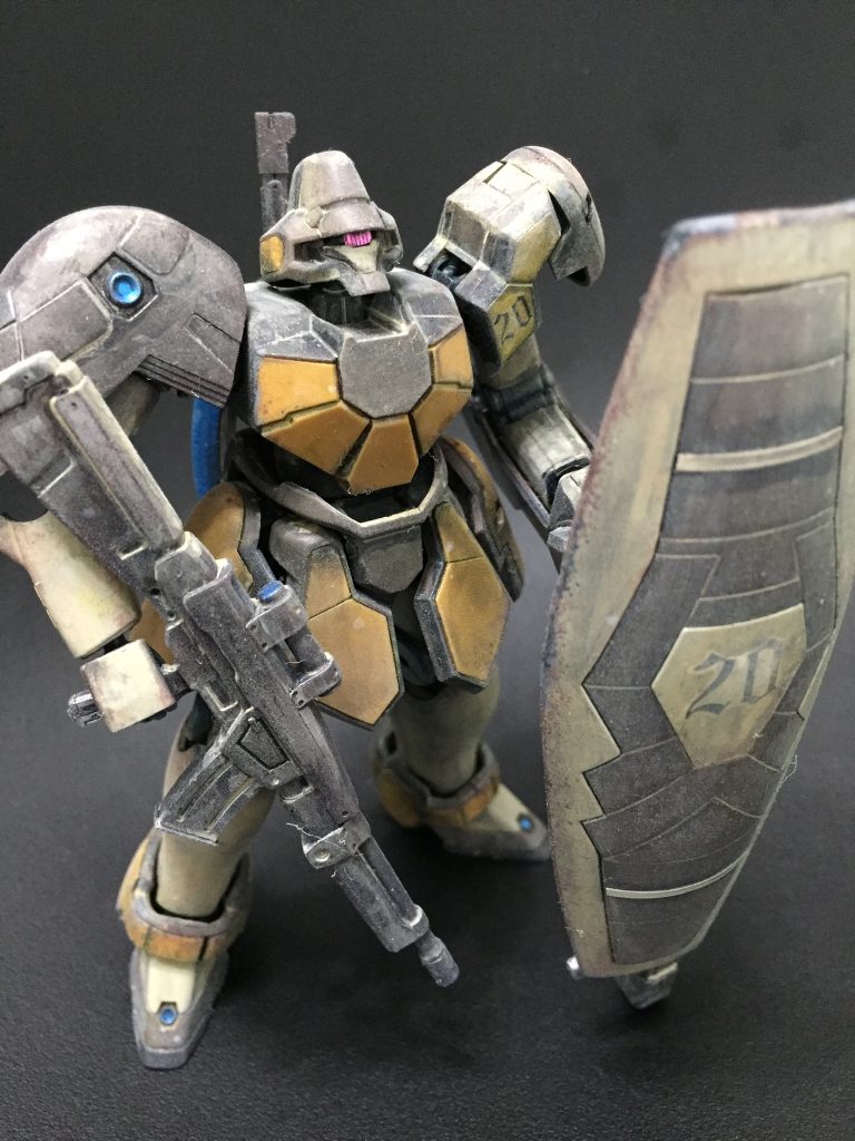 集団のなかで一人経験豊富な老兵をイメージです。