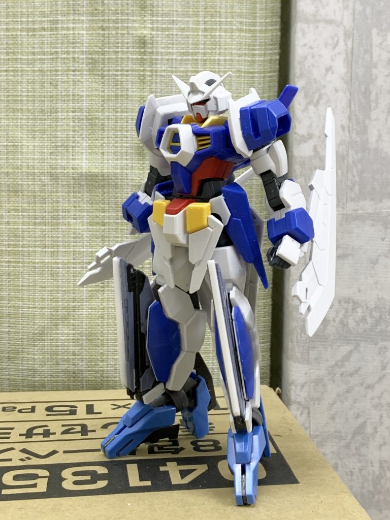 脚部レイザーブレイドはRGフリーダムのパーツを使用。足はガンダムヴィダールを使用。