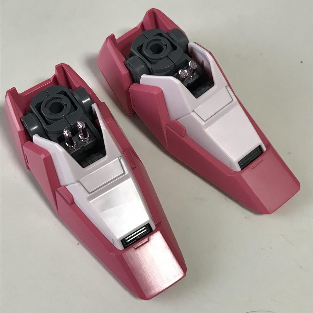 初PGであまり苦労したくなかったので、墨入れとメラミンスポンジ研磨のみの極楽仕上げです。向かって右が研磨後です。