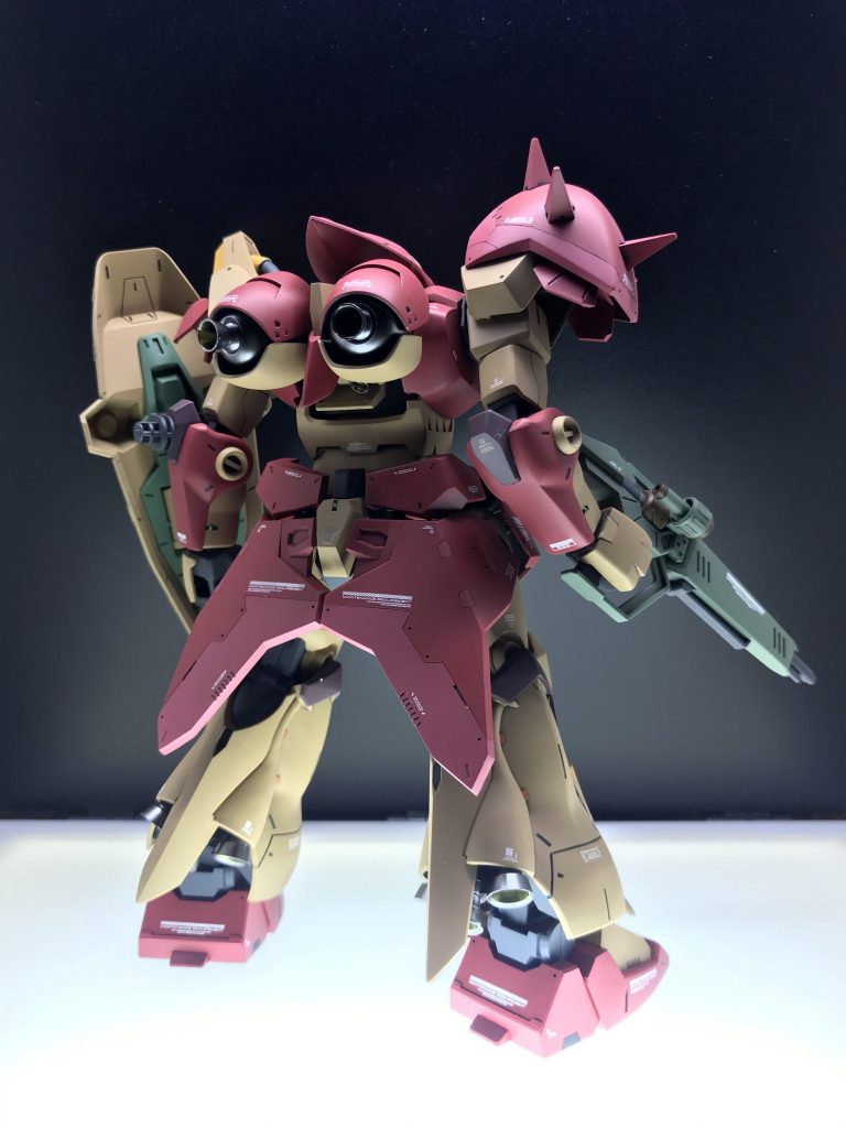 RE/100と言っても信じる人いるかもww…まあ、デカくて作りごたえ満点です。一応はザクの系譜なんだよなぁ、コレ。