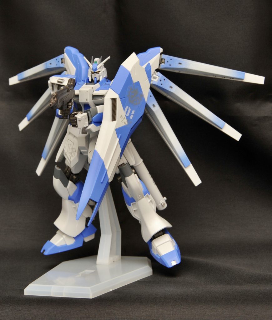 フロントショット。古いキットでややマッシブな印象ですが、なかなか良いプロポーションです。