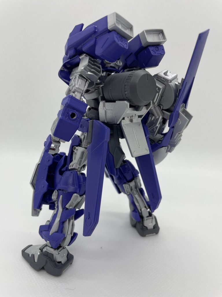 本体装甲と外部フレームには改良型PS装甲が採用されており、強度を確保しつつエネルギー消費の最適化を行なっている。装甲材の変更、装備増設による本体重量の増加や大楯の取り回しの都合上、本来のプロトアストレイシリーズよりも機動力は大幅に低下しているが、大型武装を扱うための内部フレームの増強により運動性はやや向上している。