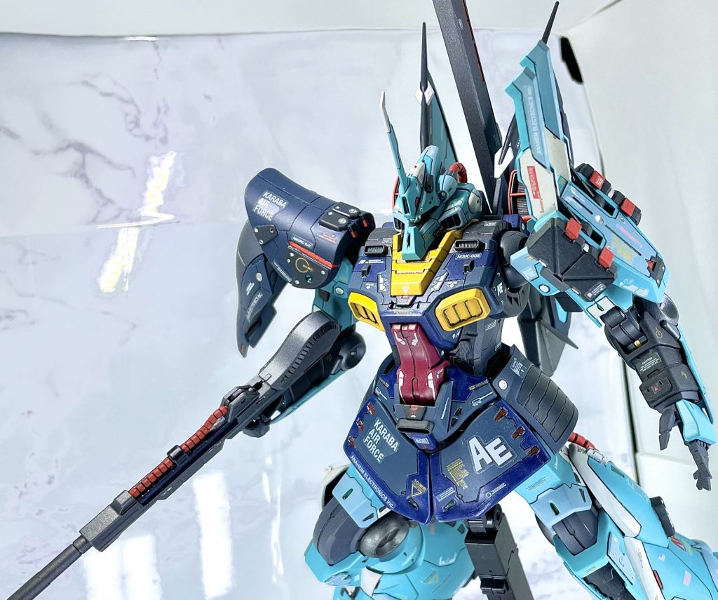 胴も延長してずんぐりむんぐりを目指しています。