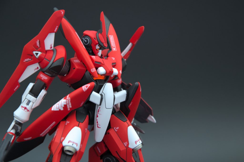 ボールジョイントの軸パーツを首関節に追加して延長をしました。頭の可動域が広くなって表情付けがしやすくなりました。